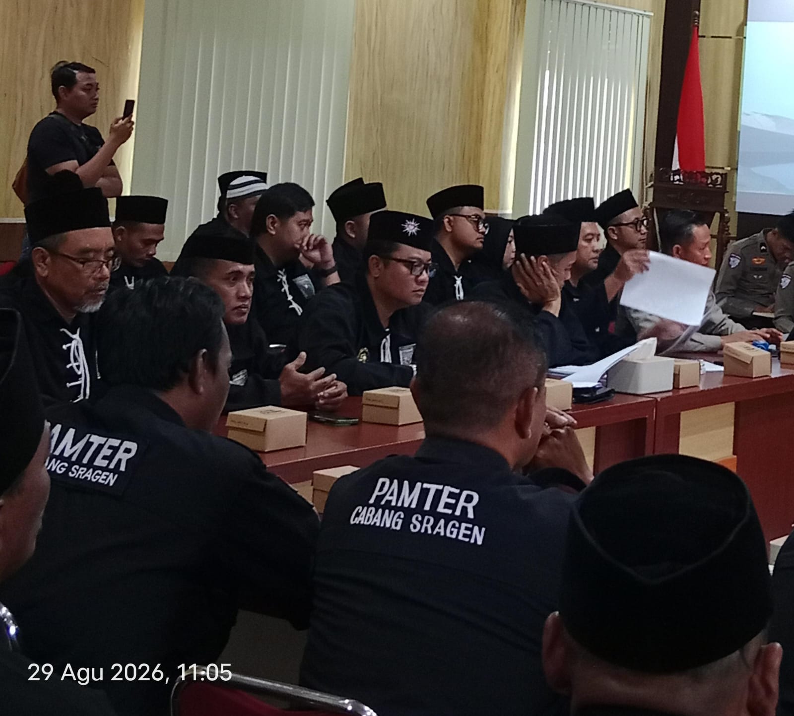 SH TERATE DI SRAGEN MEMANAS ANTARA BADAN HUKUM PSHT DENGAN MEREK LOGO DAN NAMA SH TERATE